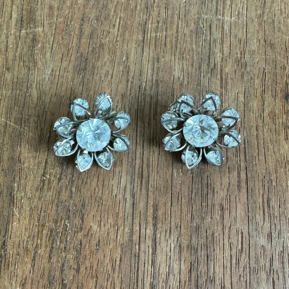 Vintage‎ Silver tone white rhinestone Floral Collar Pin Brooch Pair Set of 2 - Picture 1 of 7
